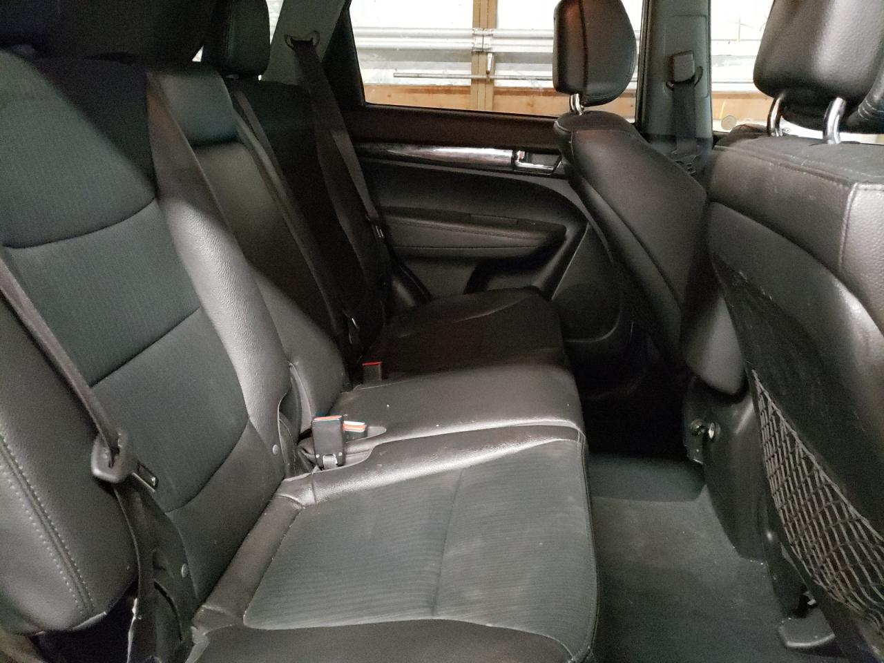 Photo 6 from auction – 2011 KIA SORENTO EX with VIN 5XYKU4A22BG070679
