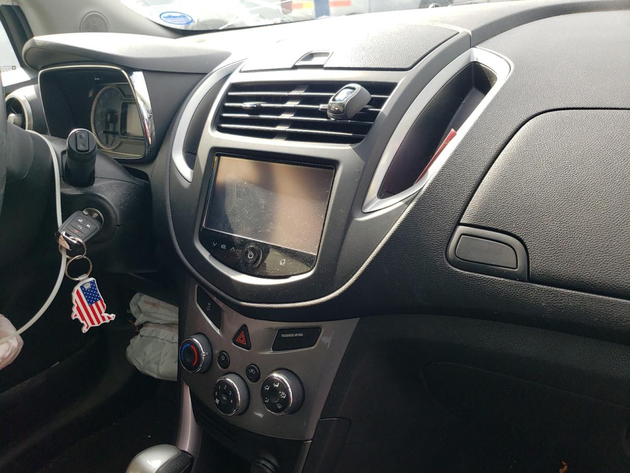 Photo 9 from auction – 2015 CHEVROLET TRAX 1LT with VIN 3GNCJLSB2FL220897