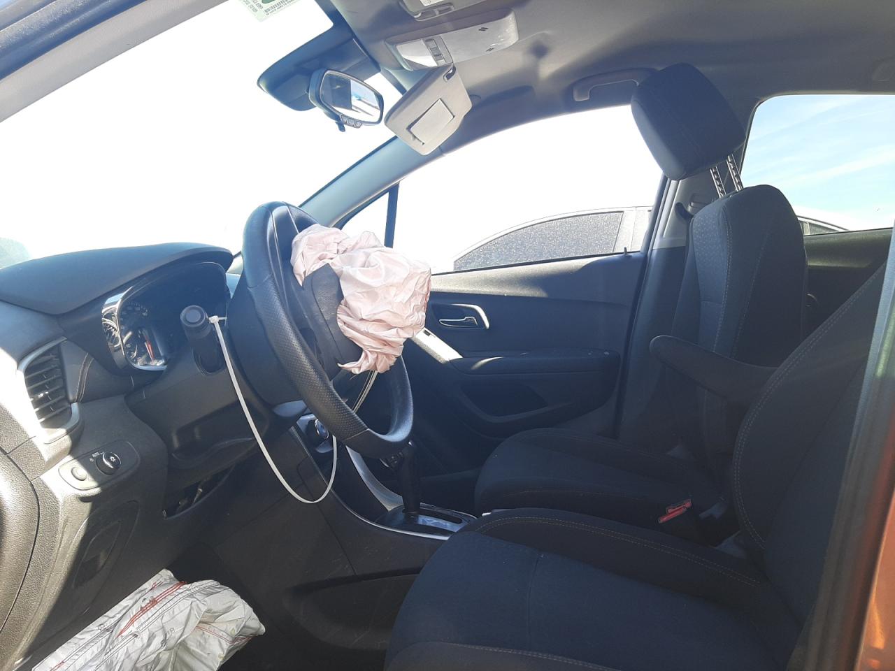 Photo 5 from auction – 2020 CHEVROLET TRAX LS with VIN 3GNCJKSB3LL211020
