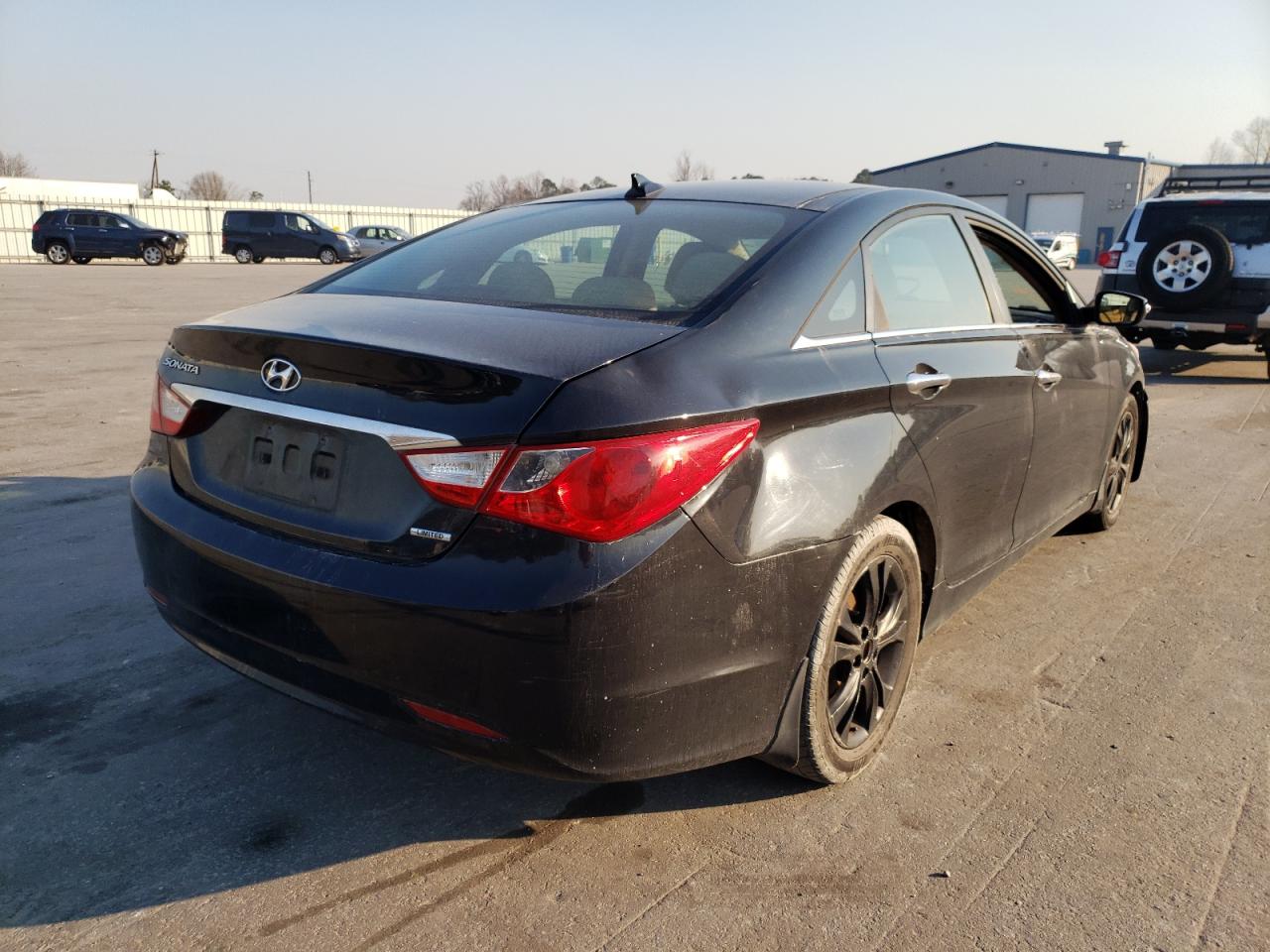 Photo 4 from auction – 2012 HYUNDAI SONATA SE with VIN 5NPEC4AC0CH314235