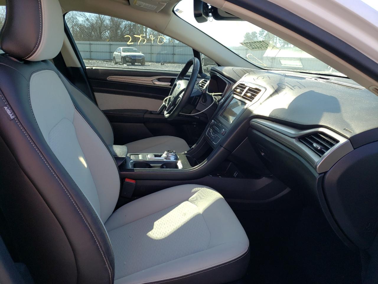 Photo 5 from auction – 2019 FORD FUSION SE with VIN 3FA6P0HD2KR146793