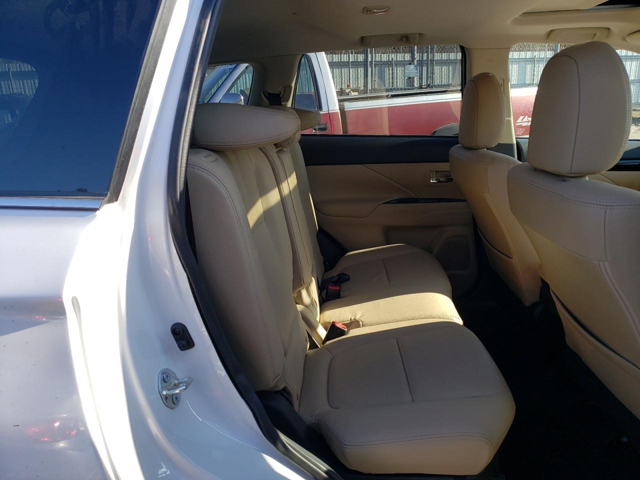 Photo 6 from auction – 2018 MITSUBISHI OUTLANDER with VIN JA4AZ3A37JZ070736