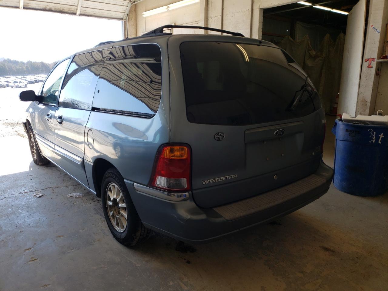 Photo 3 from auction – 1999 FORD WINDSTAR S with VIN 2FMDA5245XBA07381