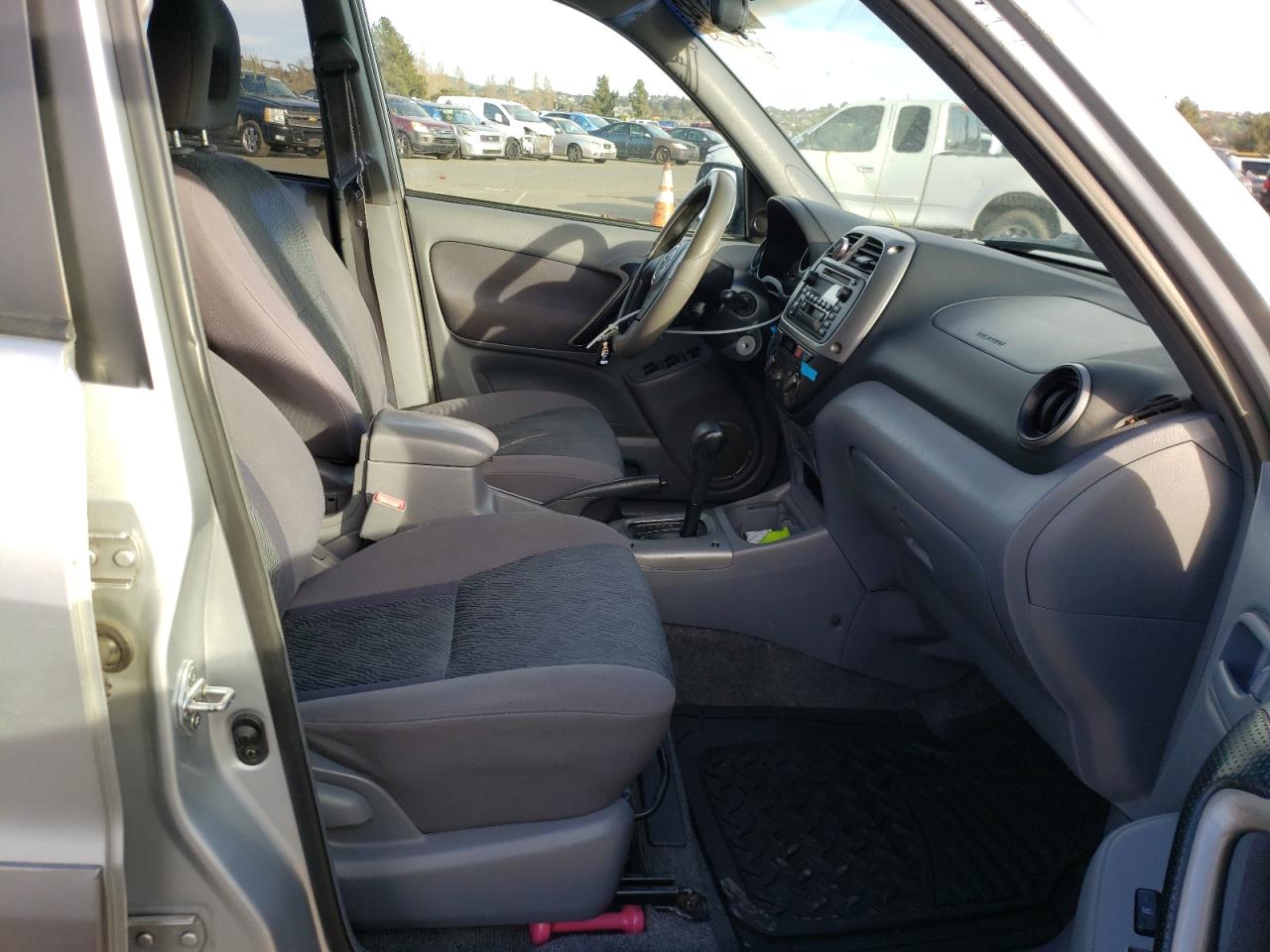 Photo 5 from auction – 2001 TOYOTA RAV4 with VIN JTEHH20V210077677