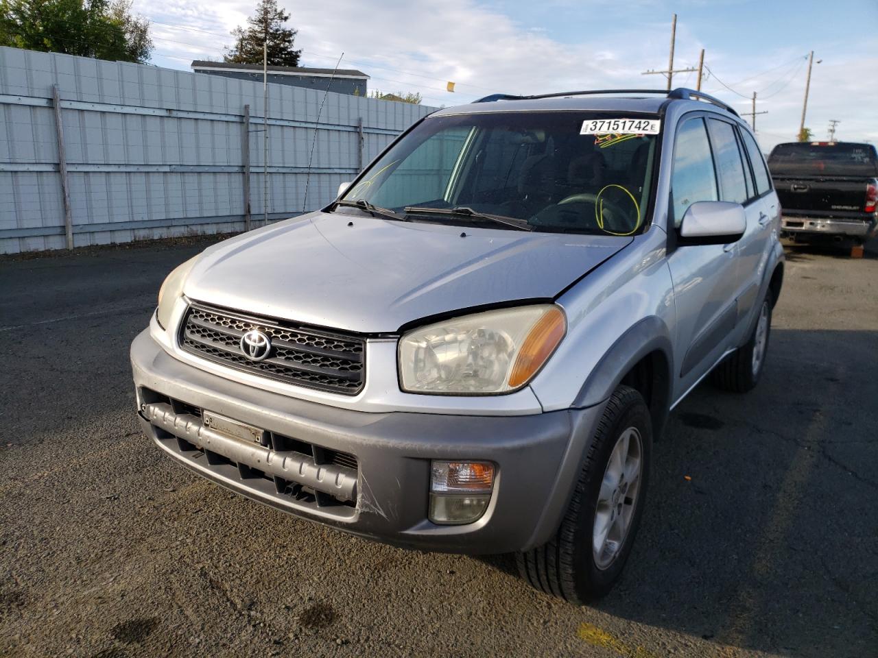 Photo 2 from auction – 2001 TOYOTA RAV4 with VIN JTEHH20V210077677
