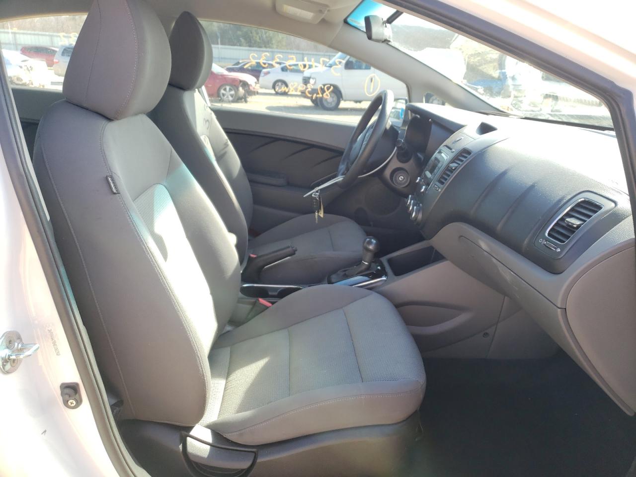 Photo 5 from auction – 2017 KIA FORTE LX with VIN 3KPFK4A78HE108358