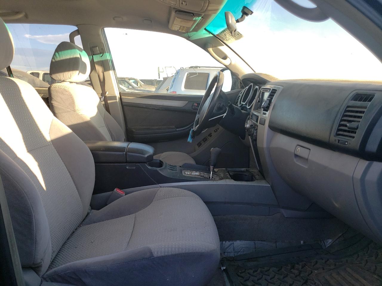 Photo 5 from auction – 2004 TOYOTA 4RUNNER SR with VIN JTEBU14R140025339