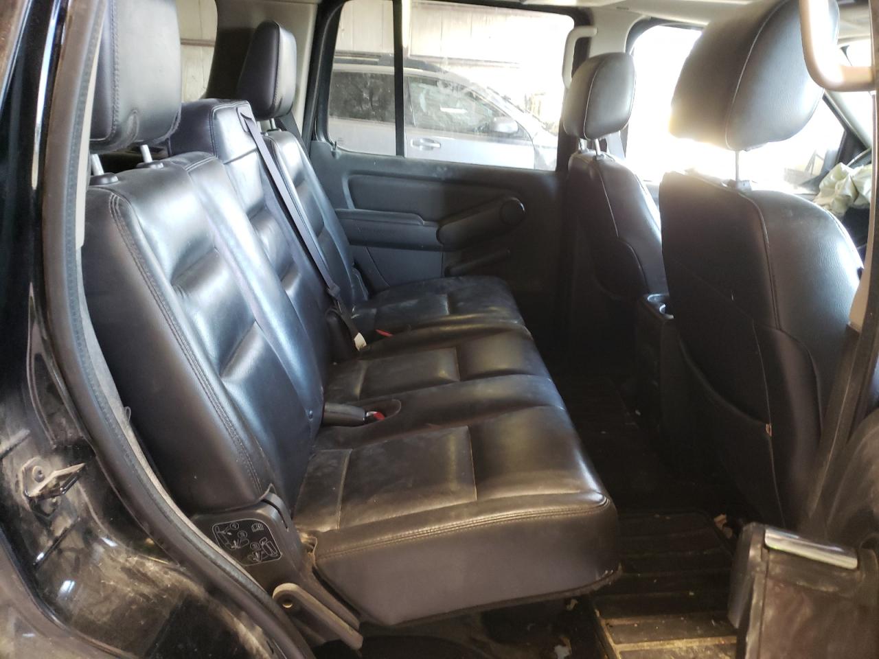 Photo 6 from auction – 2007 FORD EXPLORER L with VIN 1FMEU75E77UA92150