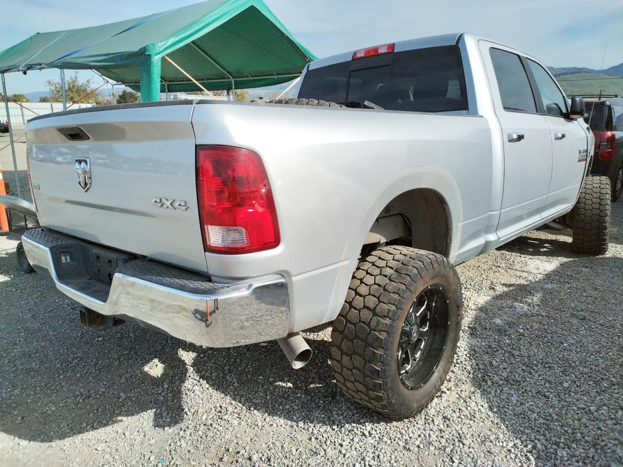 Photo 4 from auction – 2017 RAM 2500 SLT with VIN 3C6UR5DL1HG652293