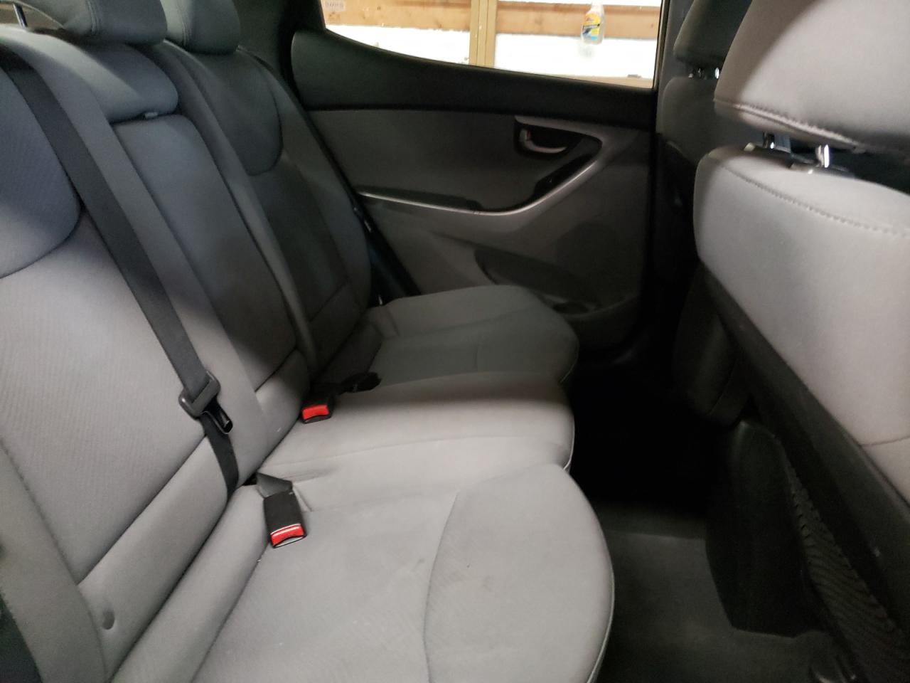 Photo 6 from auction – 2012 HYUNDAI ELANTRA GL with VIN 5NPDH4AE2CH134141