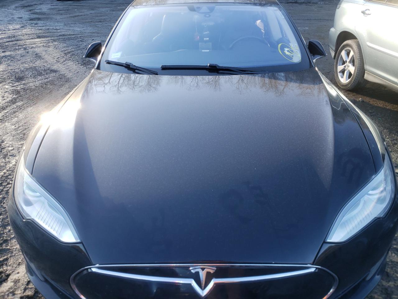 Photo 7 from auction – 2015 TESLA MODEL S with VIN 5YJSA1E22FF119667