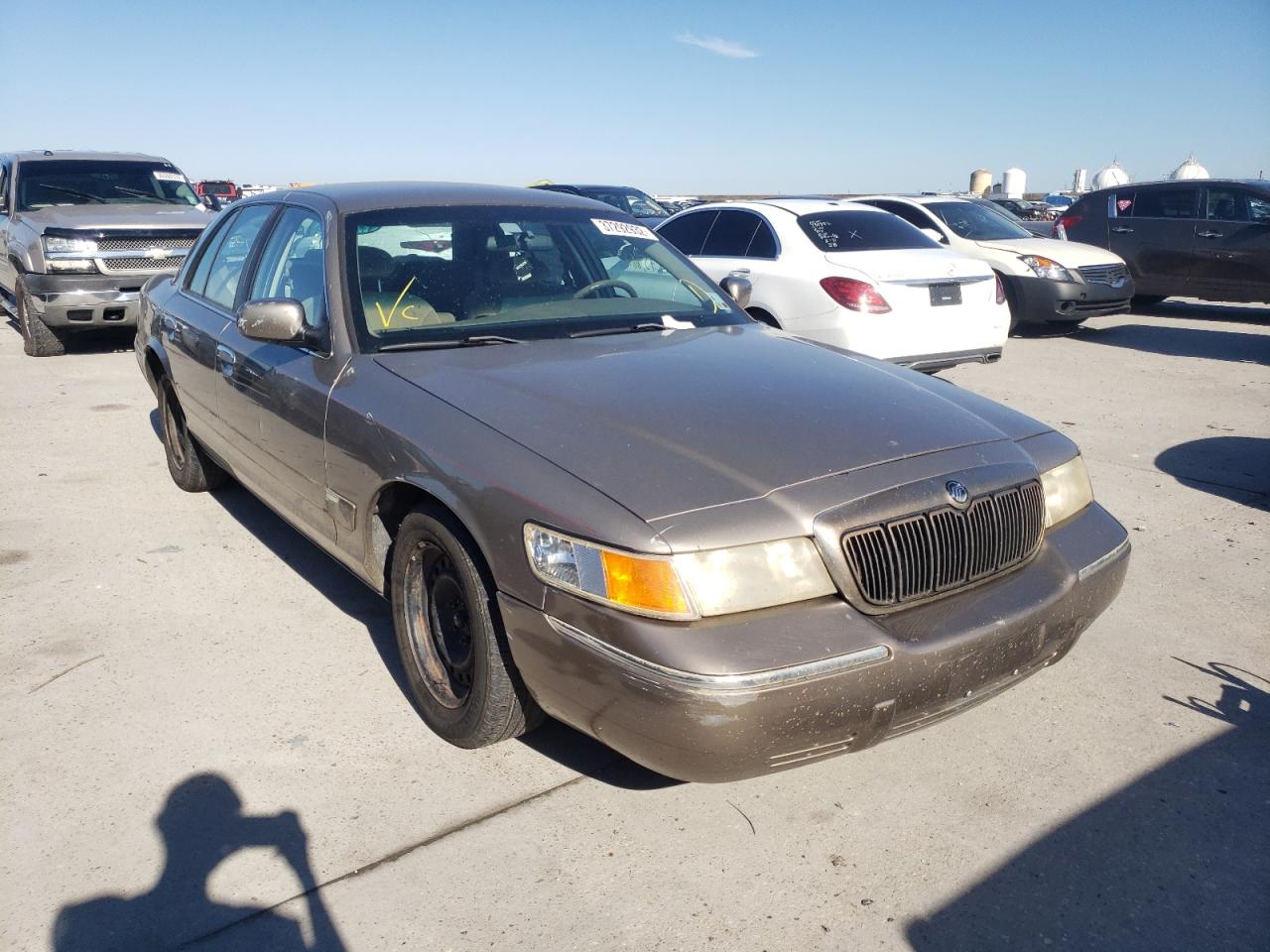 MERCURY GRAND MARQ 2002 with VIN 2MEFM74W52X659295 - Photo from auction