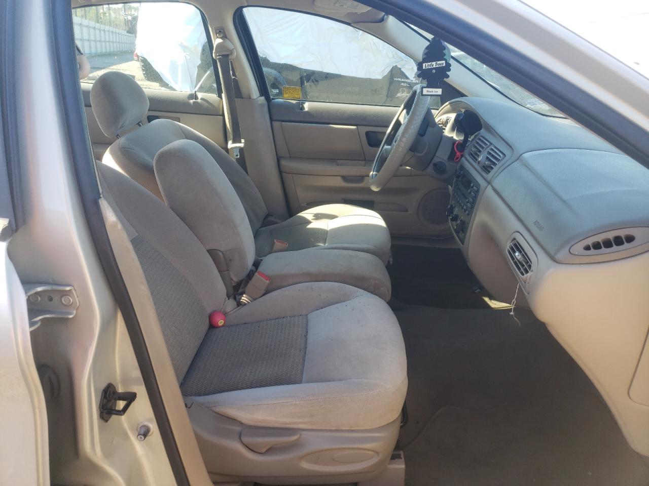Photo 5 from auction – 2006 FORD TAURUS SE with VIN 1FAFP53U06A256794