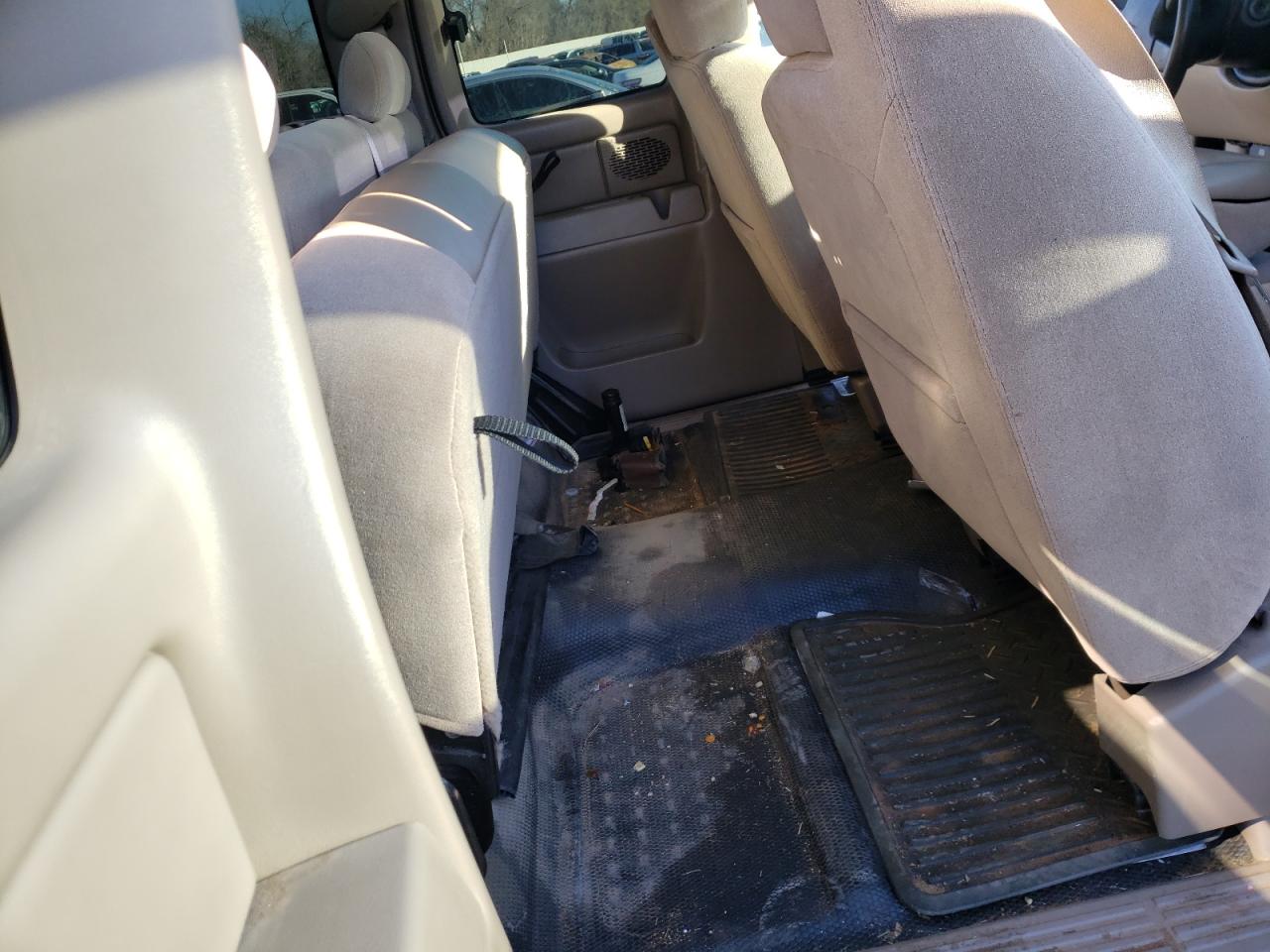 Photo 6 from auction – 2006 CHEVROLET silverado with VIN 1GCEK19B66Z276715