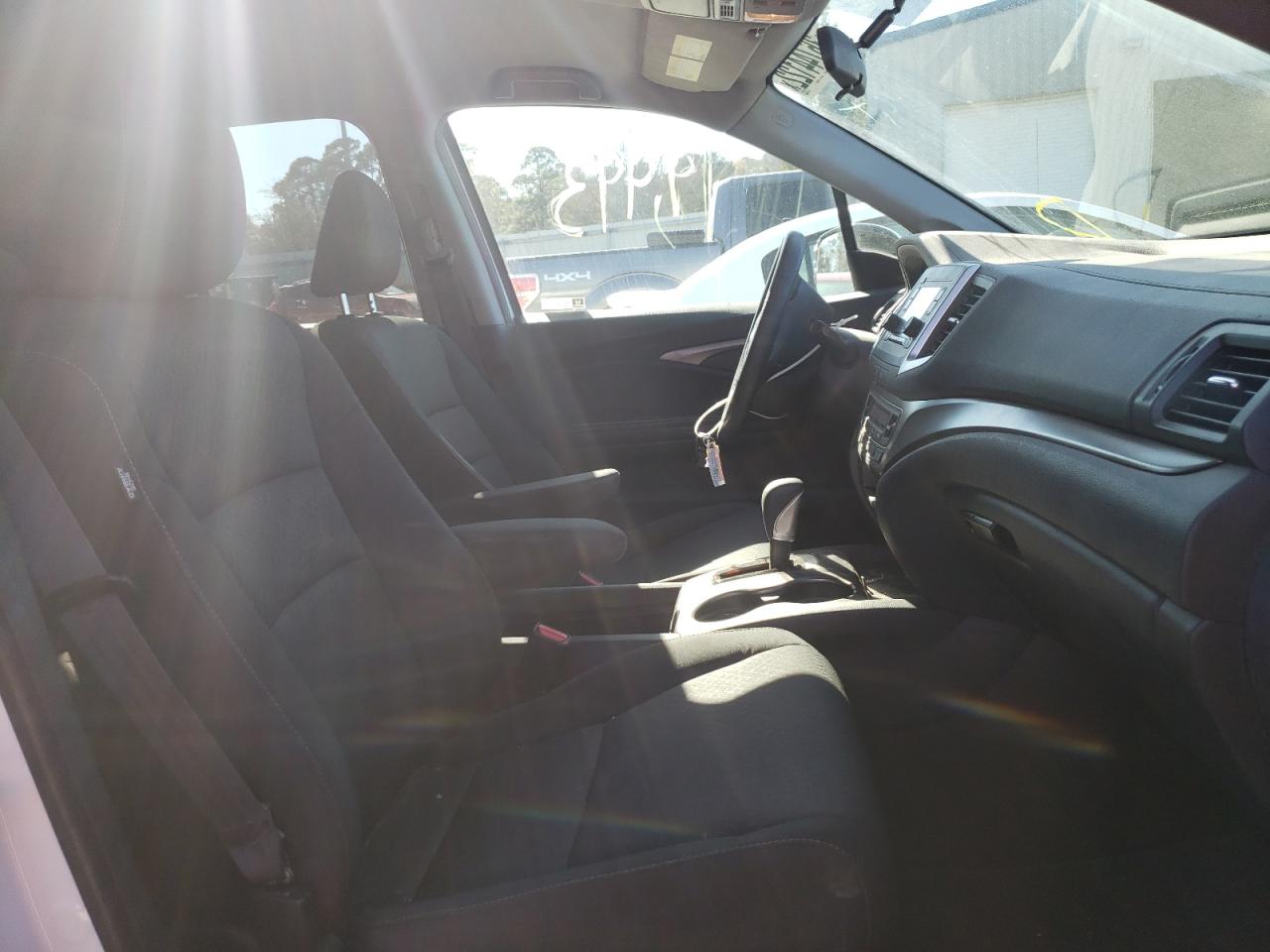 Photo 5 from auction – 2019 HONDA RIDGELINE with VIN 5FPYK3F13KB047002