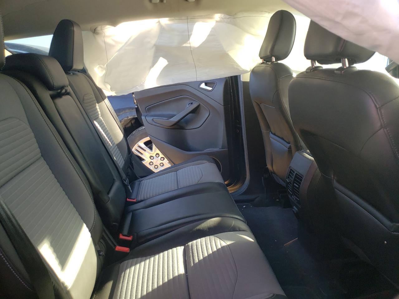 Photo 6 from auction – 2019 FORD ESCAPE SE with VIN 1FMCU9GD8KUC53282