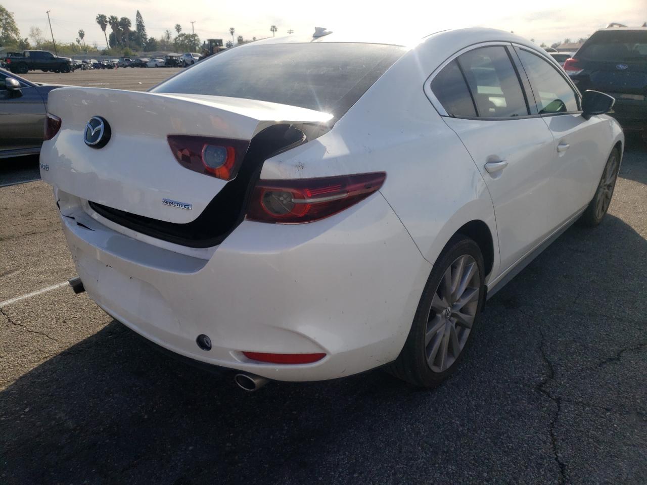 Photo 4 from auction – 2019 MAZDA 3 PREMIUM with VIN 3MZBPAEM2KM101754