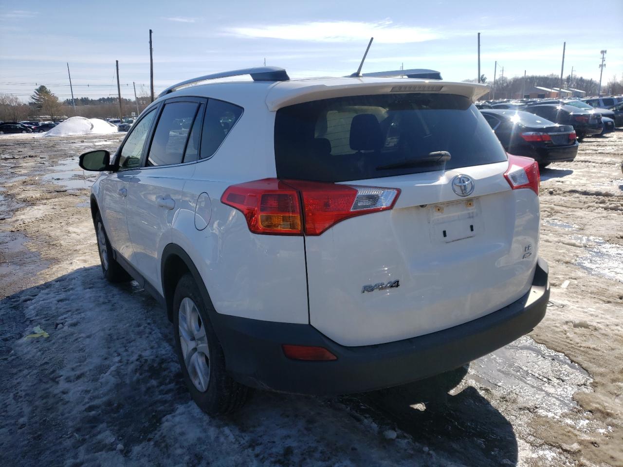 Photo 3 from auction – 2015 TOYOTA RAV4 LE with VIN JTMBFREV9FJ019620