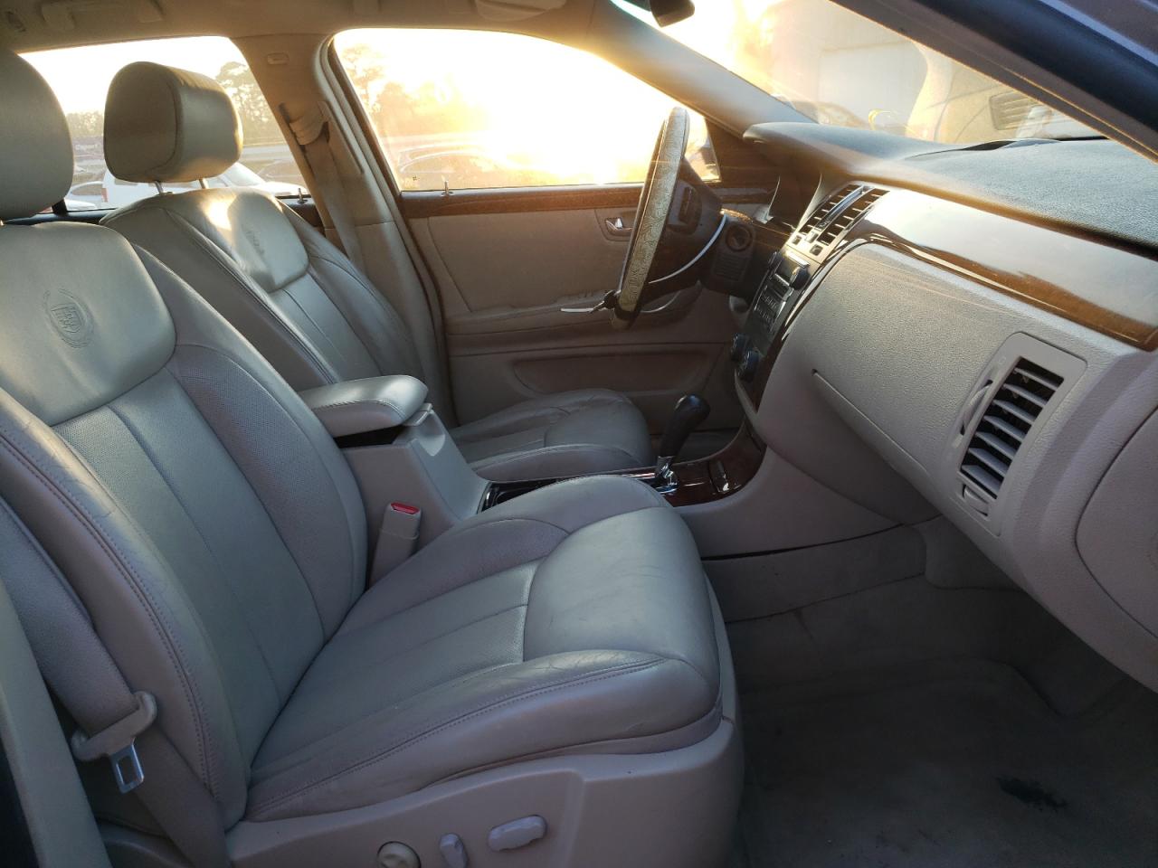 Photo 5 from auction – 2007 CADILLAC DTS with VIN 1G6KD57Y97U164259