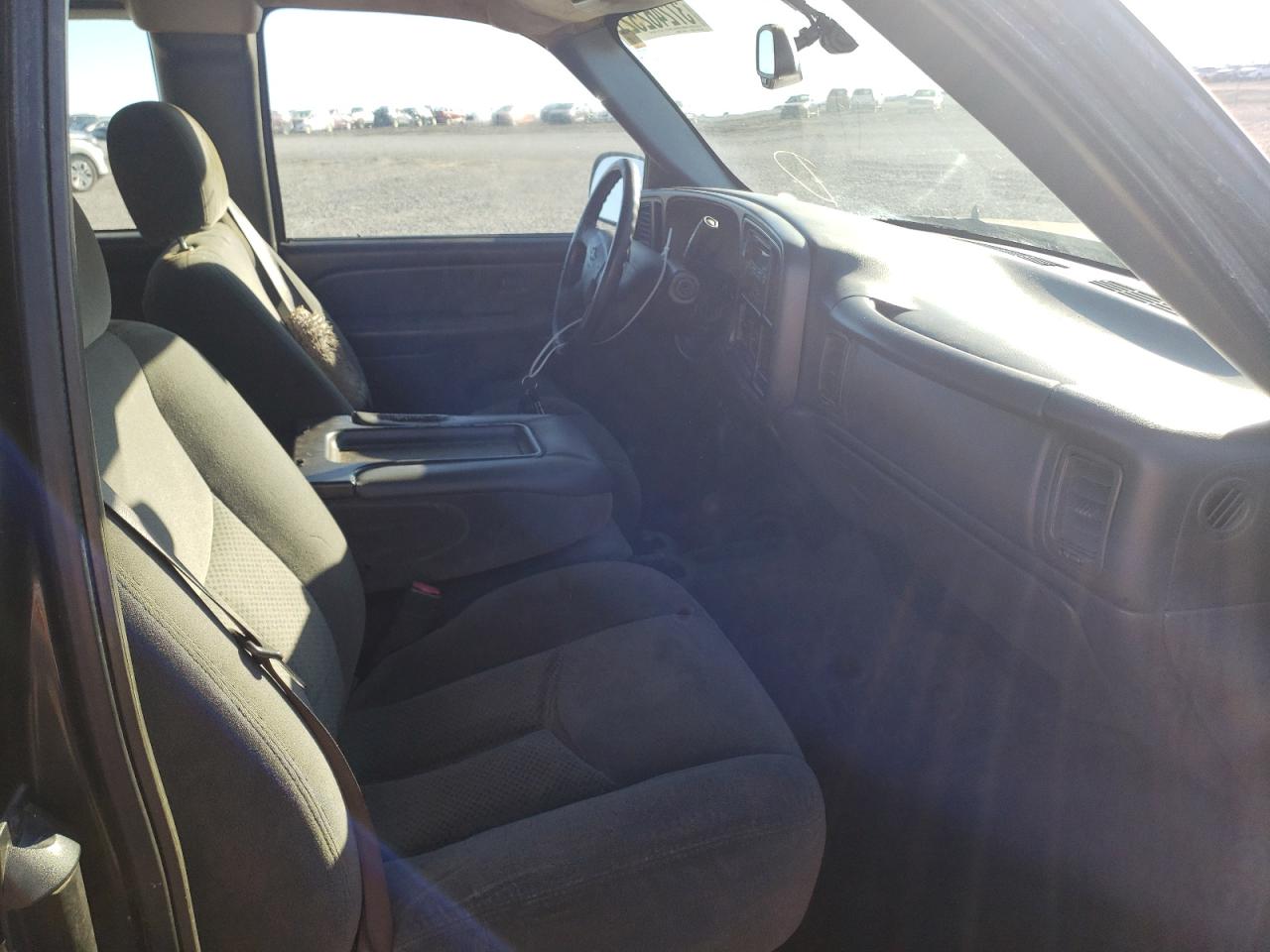 Photo 5 from auction – 2004 CHEVROLET SILVERADO with VIN 1GCEK19T64Z318290