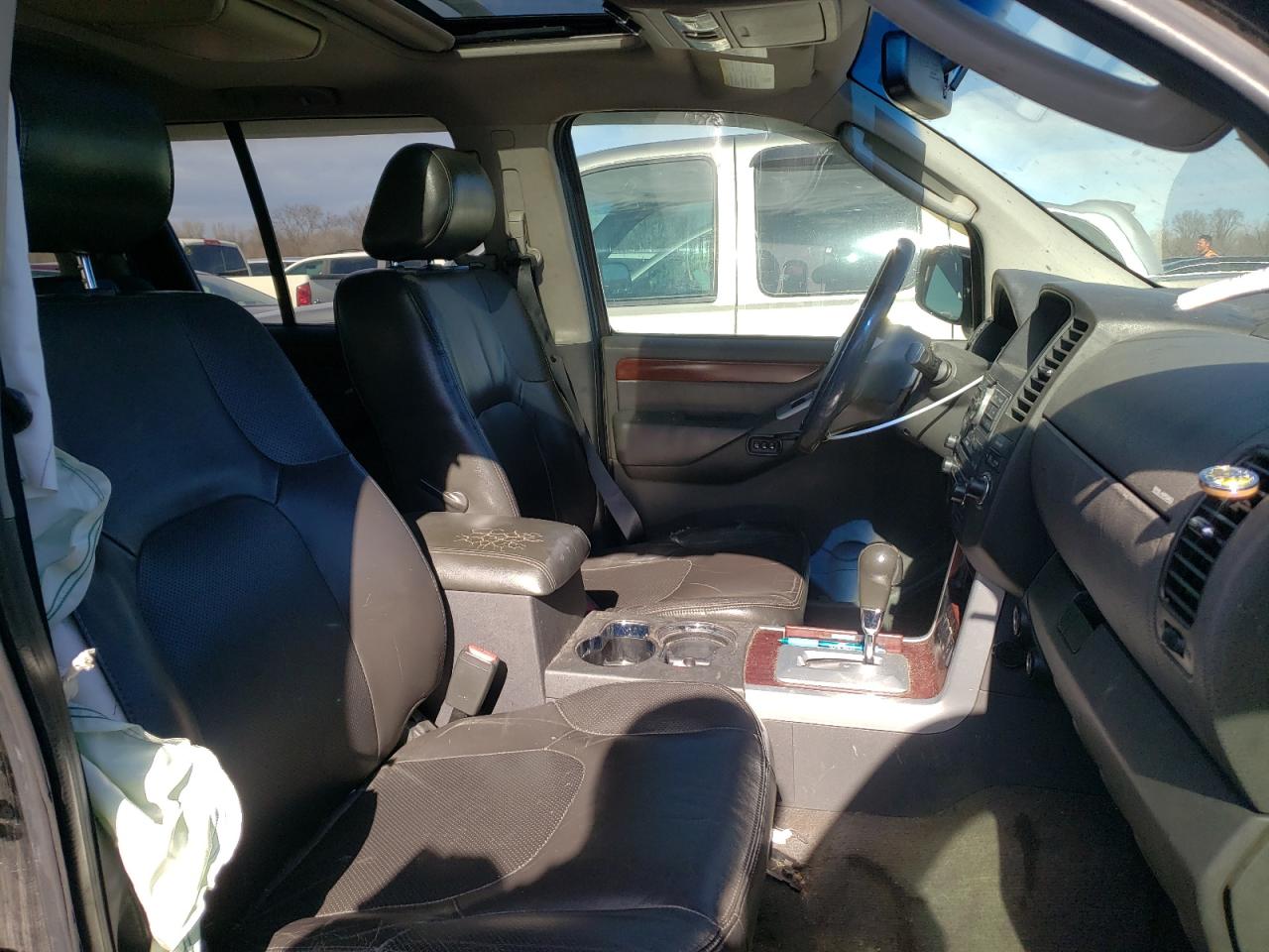 Photo 5 from auction – 2008 NISSAN PATHFINDER with VIN 5N1BR18AX8C631152