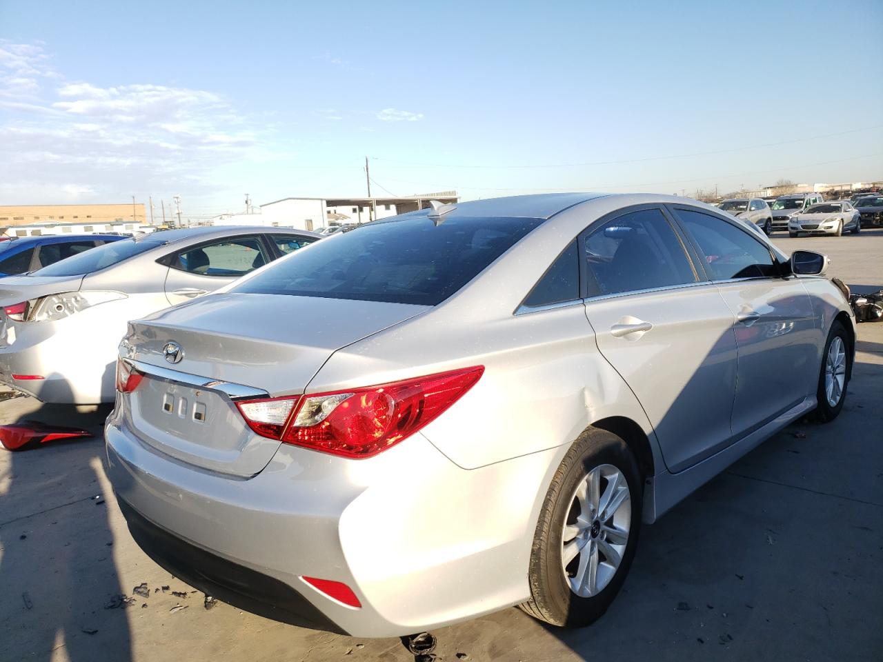 Photo 4 from auction – 2014 HYUNDAI SONATA GLS with VIN 5NPEB4AC3EH819997