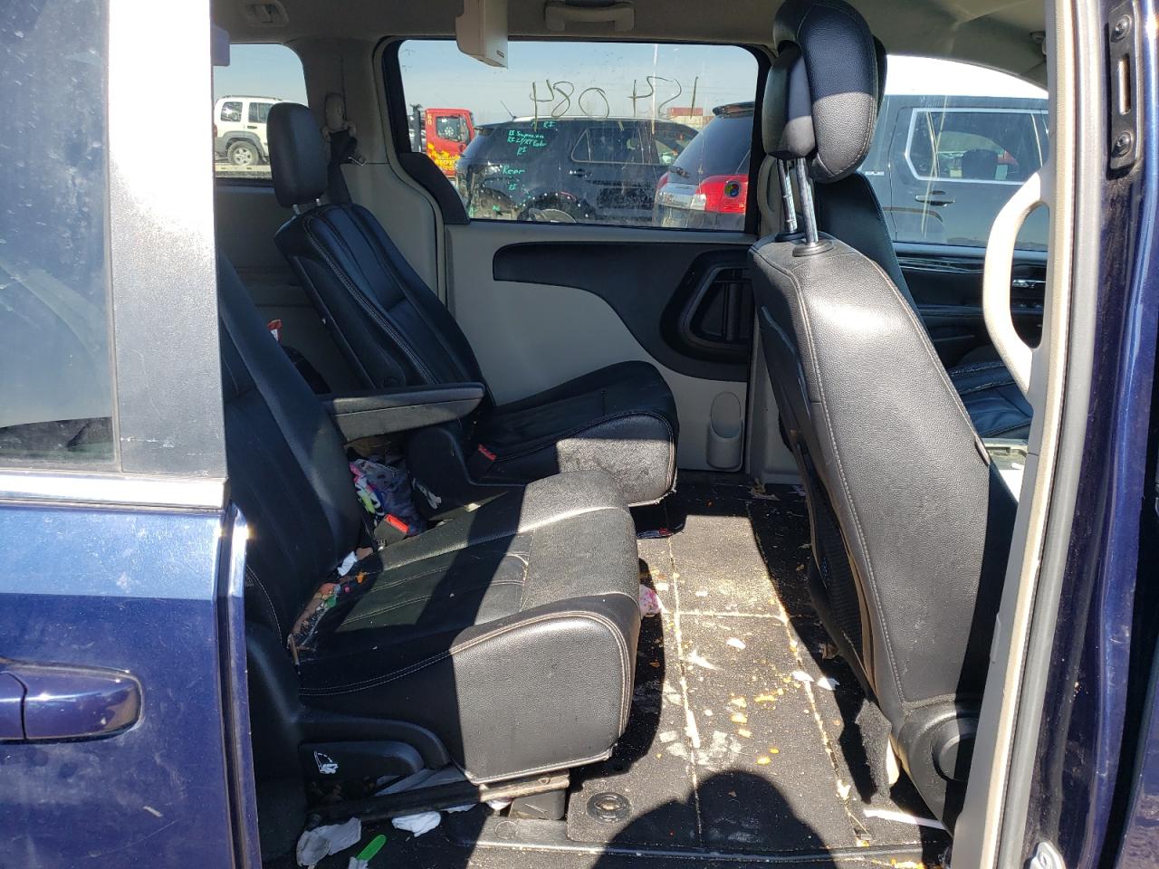 Photo 6 from auction – 2014 CHRYSLER TOWN & COU with VIN 2C4RC1BG7ER442043