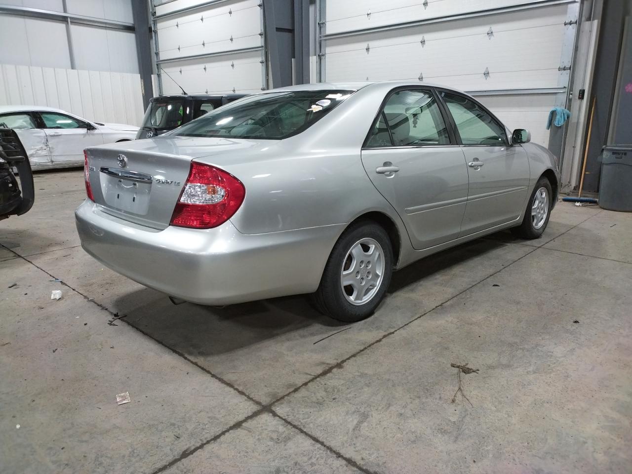 Photo 4 from auction – 2002 TOYOTA CAMRY LE with VIN 4T1BE32K22U542850