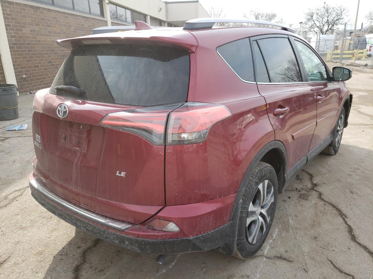 Photo 4 from auction – 2018 TOYOTA RAV4 LE with VIN 2T3ZFREV3JW517949