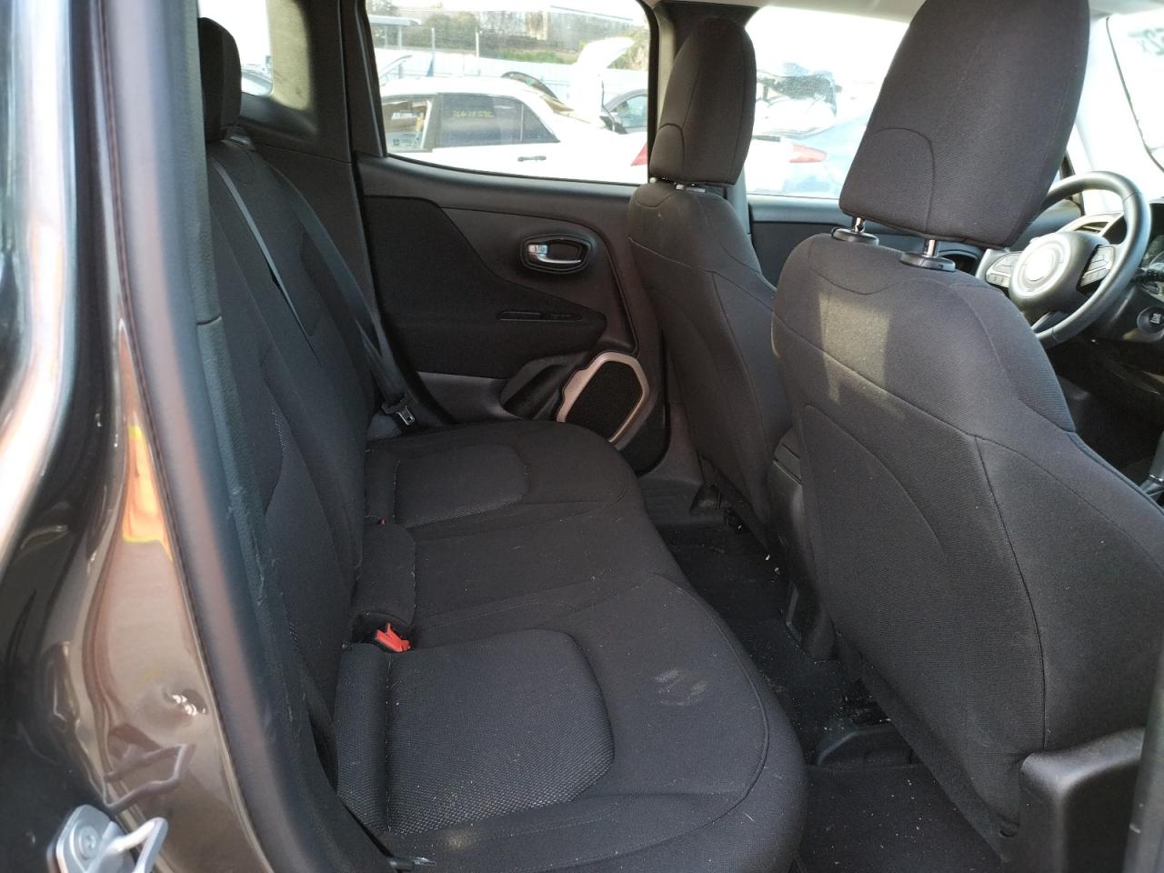 Photo 6 from auction – 2017 JEEP RENEGADE S with VIN ZACCJAAB4HPG05063