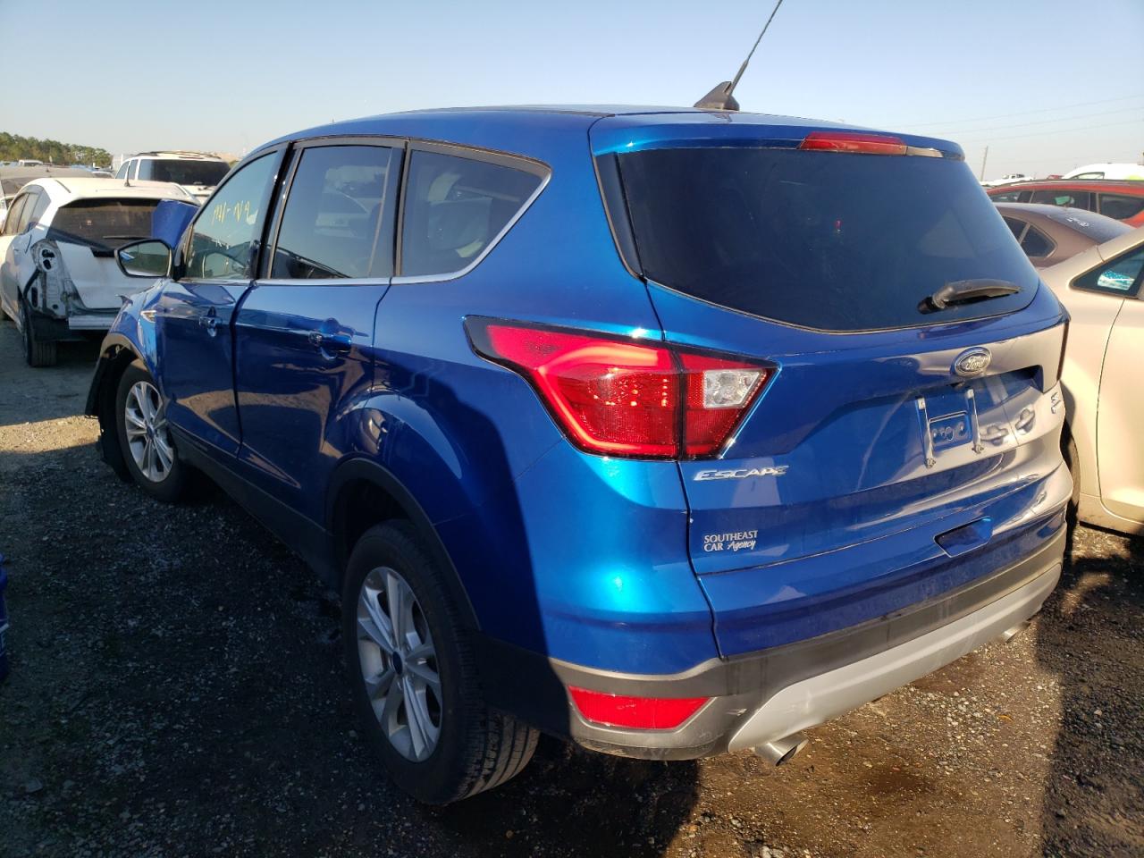 Photo 3 from auction – 2019 FORD ESCAPE SE with VIN 1FMCU0GD8KUA72467