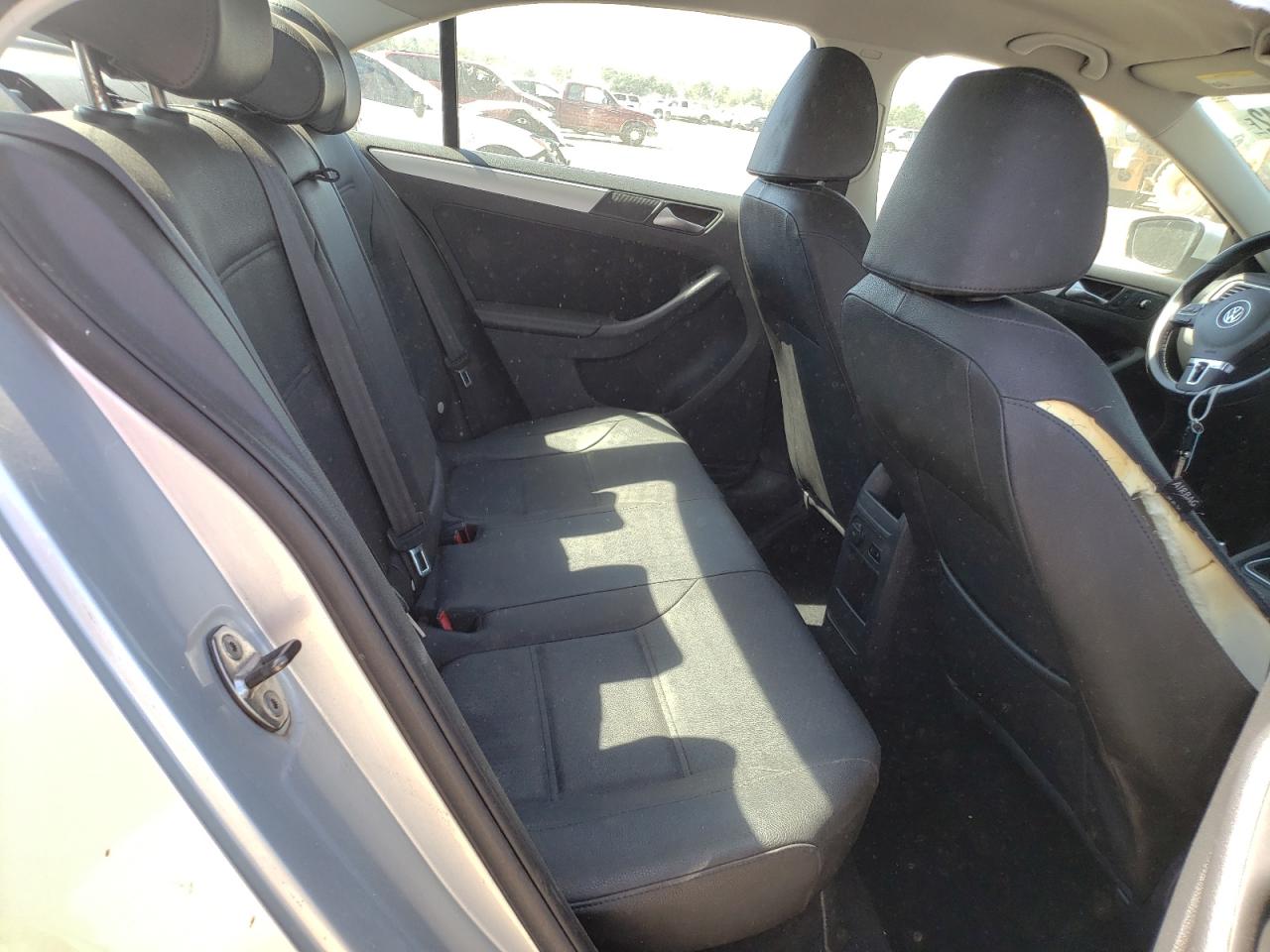 Photo 6 from auction – 2012 VOLKSWAGEN JETTA with VIN 3VW3L7AJ6CM402396