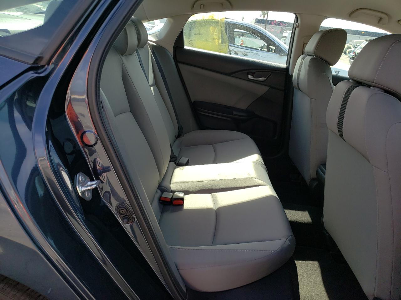 Photo 6 from auction – 2017 HONDA CIVIC LX with VIN 2HGFC2F53HH567165
