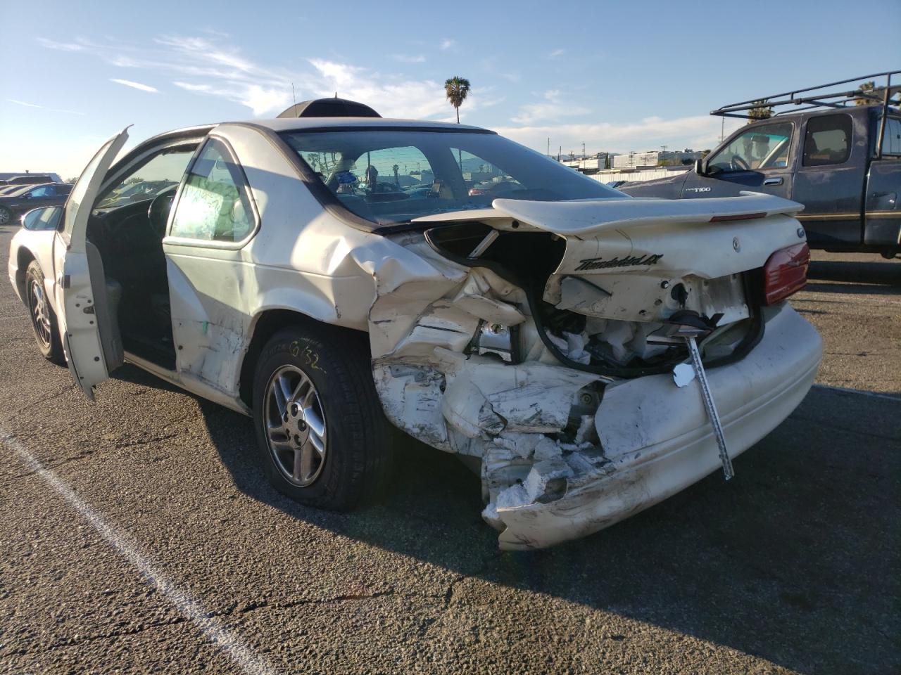 Photo 3 from auction – 1997 FORD THUNDERBIR with VIN 1FALP62W5VH102079
