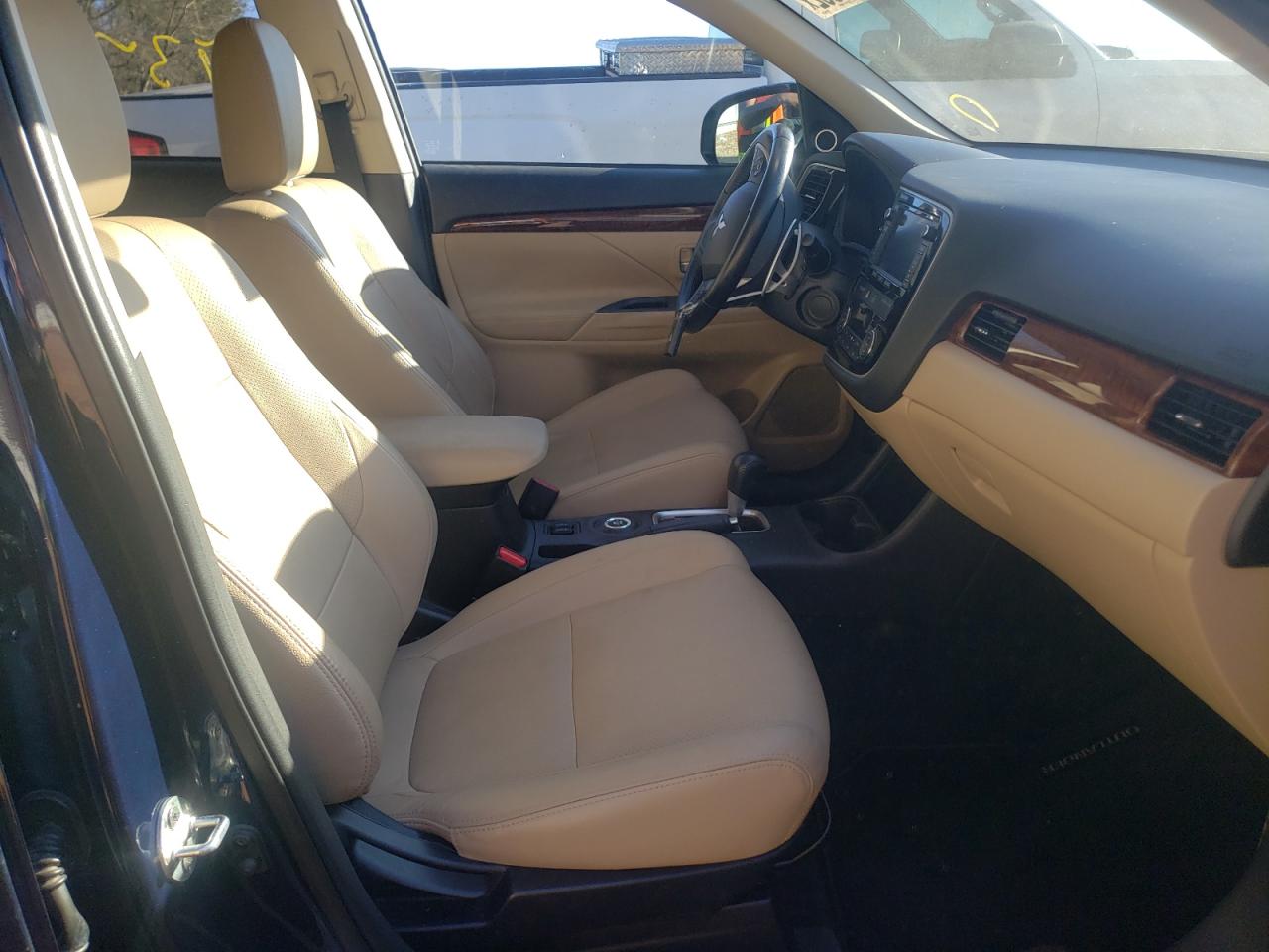 Photo 5 from auction – 2014 MITSUBISHI OUTLANDER with VIN JA4JZ4AXXEZ005118