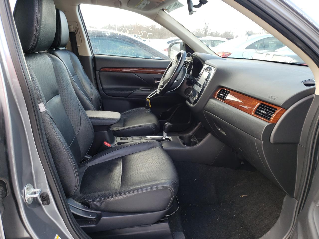 Photo 5 from auction – 2015 MITSUBISHI OUTLANDER with VIN JA4AD3A39FZ004162