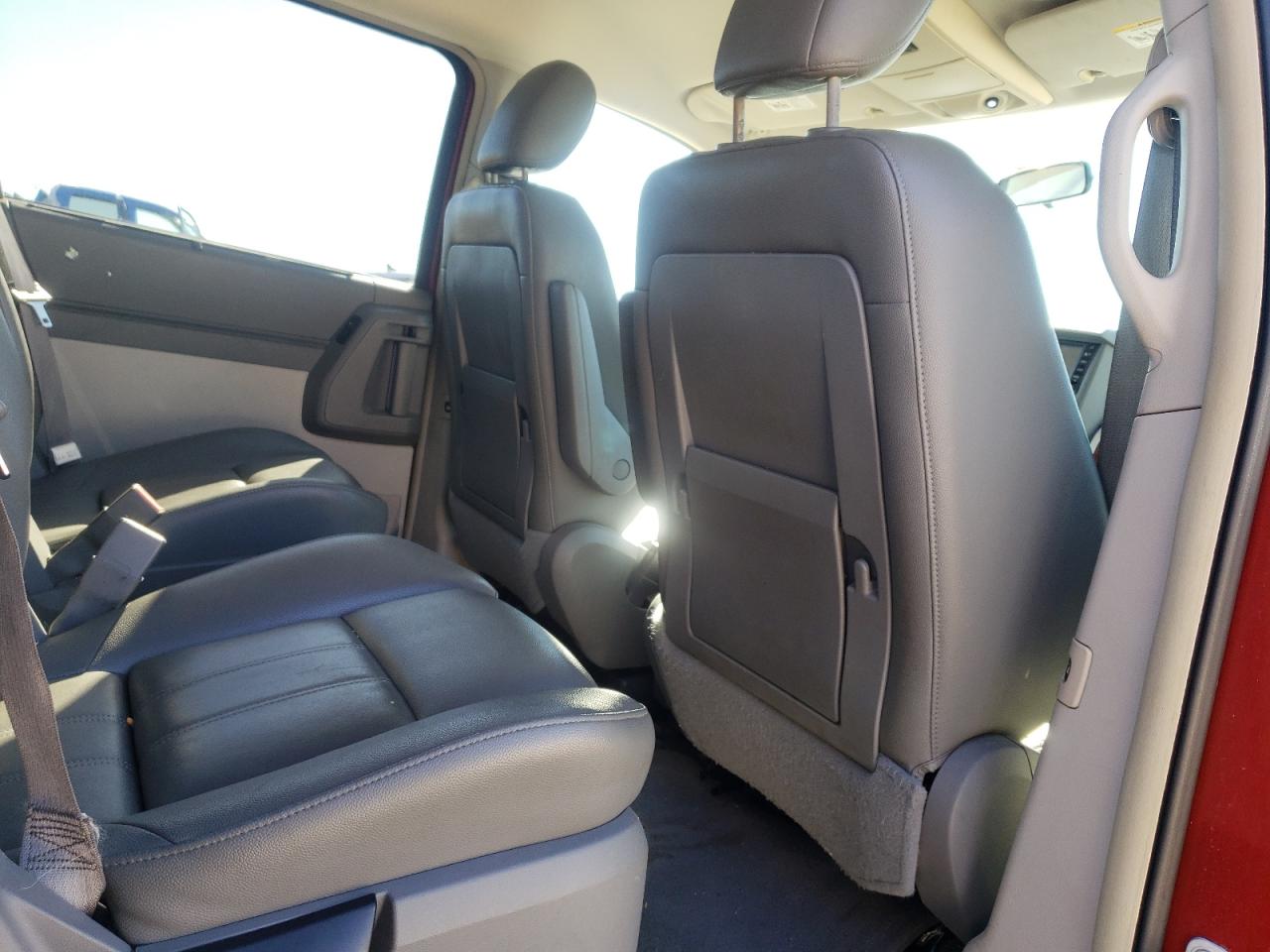 Photo 6 from auction – 2008 CHRYSLER TOWN & COU with VIN 2A8HR54PX8R793539