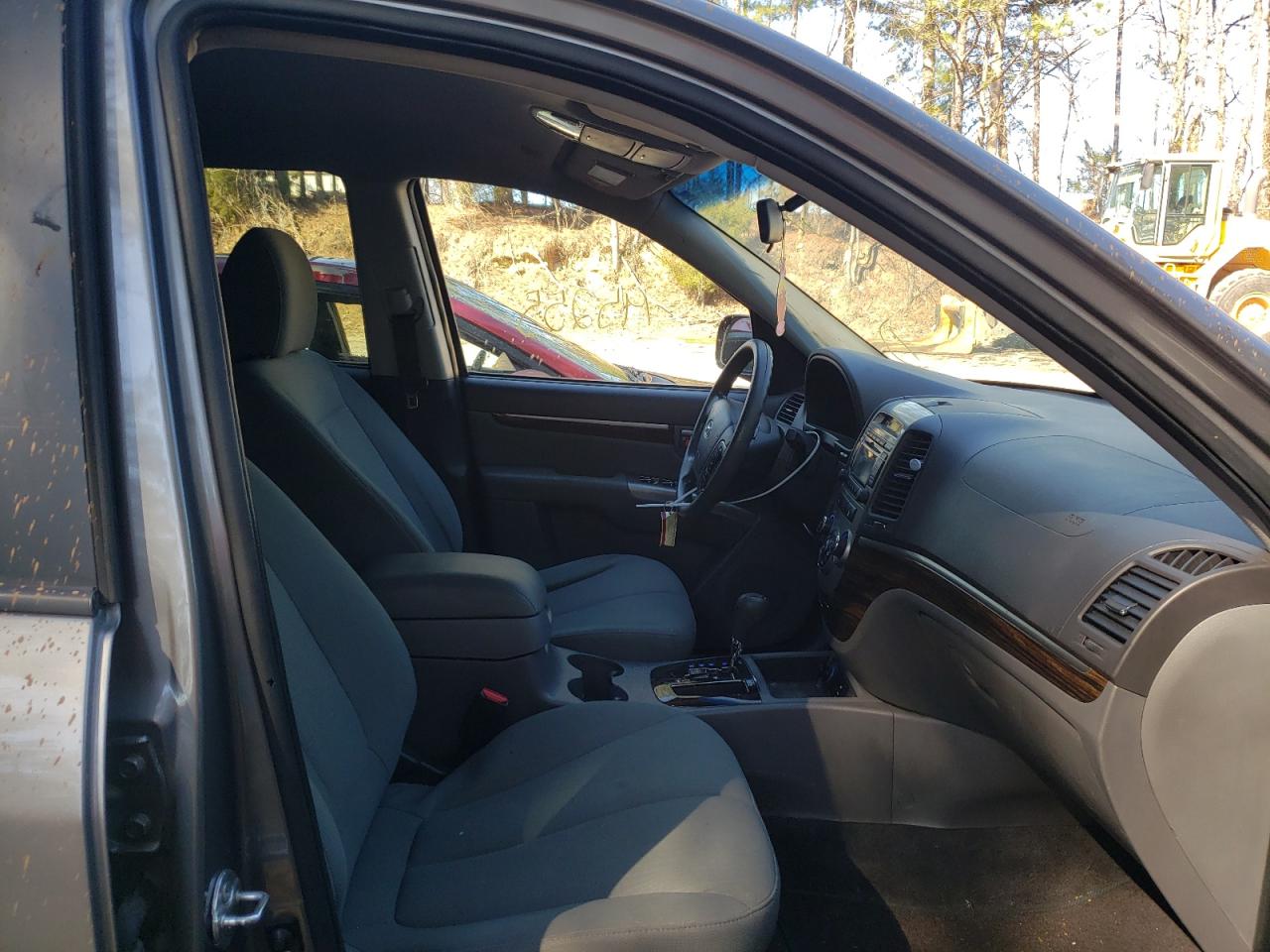 Photo 5 from auction – 2010 HYUNDAI SANTA FE G with VIN 5NMSGDAB8AH404614