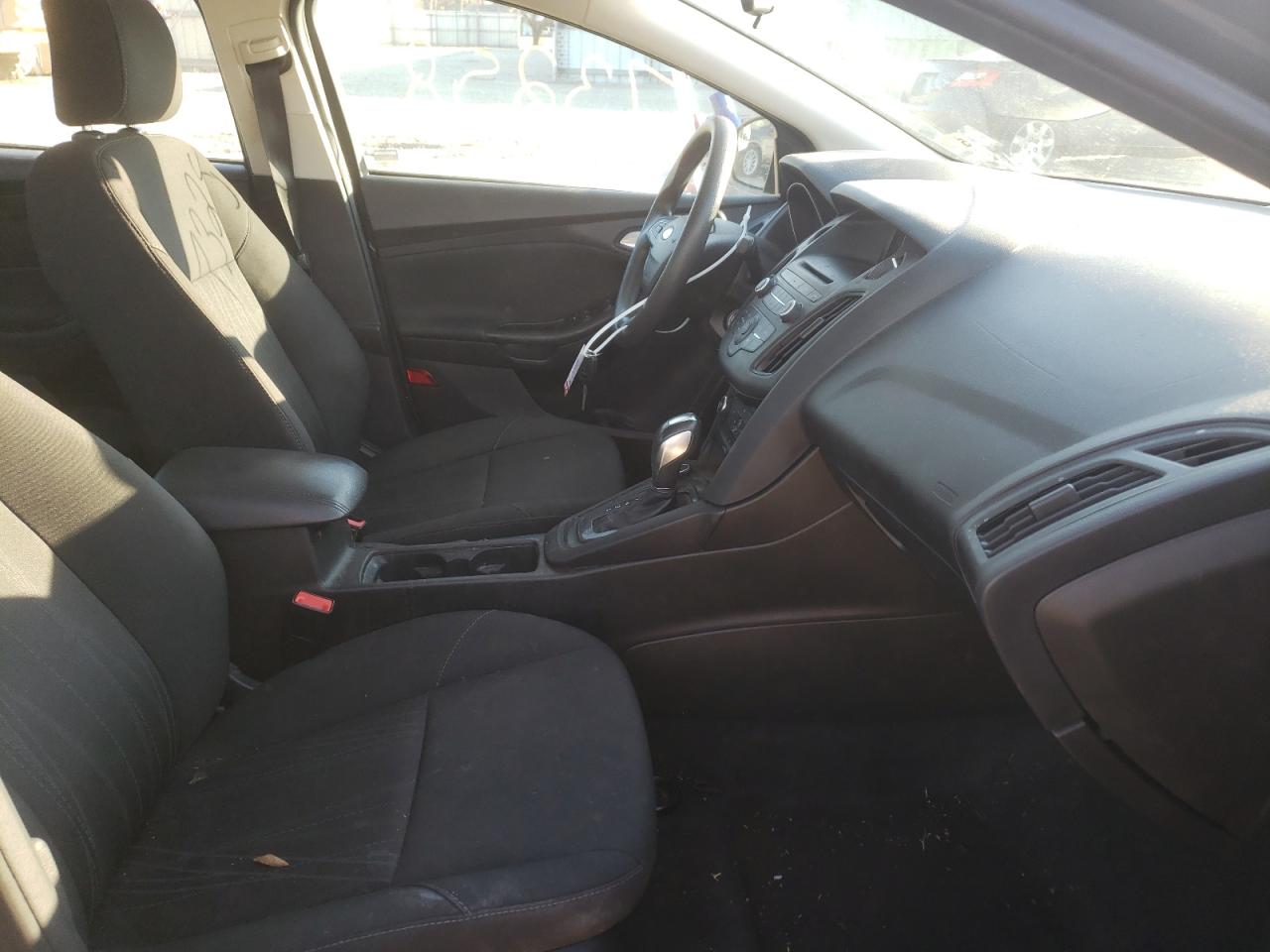 Photo 5 from auction – 2016 FORD FOCUS SE with VIN 1FADP3F21GL348296