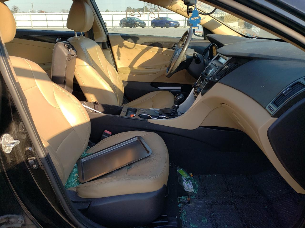 Photo 5 from auction – 2012 HYUNDAI SONATA SE with VIN 5NPEC4AC0CH314235