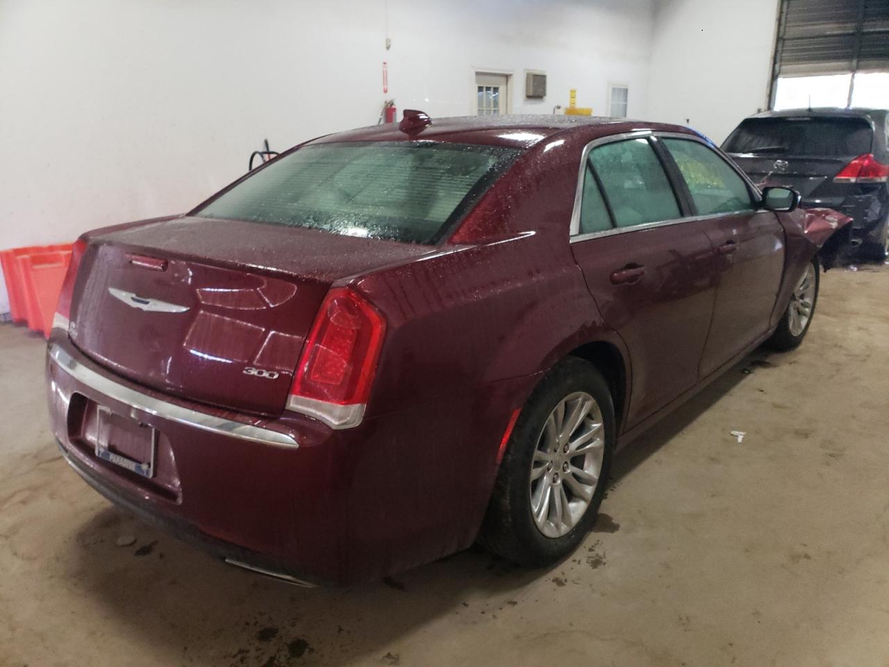 Photo 4 from auction – 2017 CHRYSLER 300 LIMITE with VIN 2C3CCAAGXHH608240