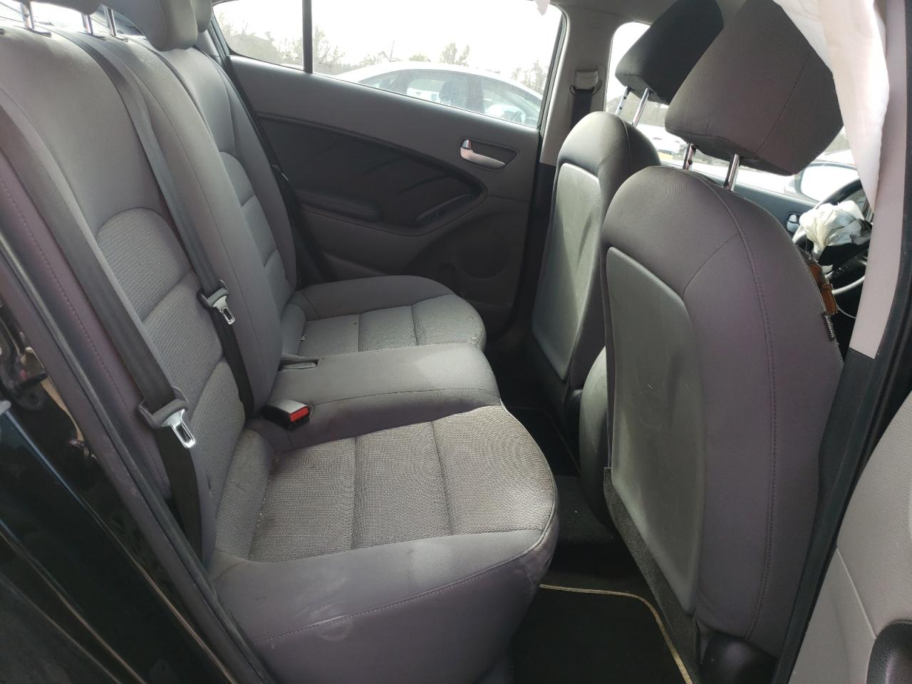 Photo 6 from auction – 2017 KIA FORTE LX with VIN 3KPFK4A7XHE081129
