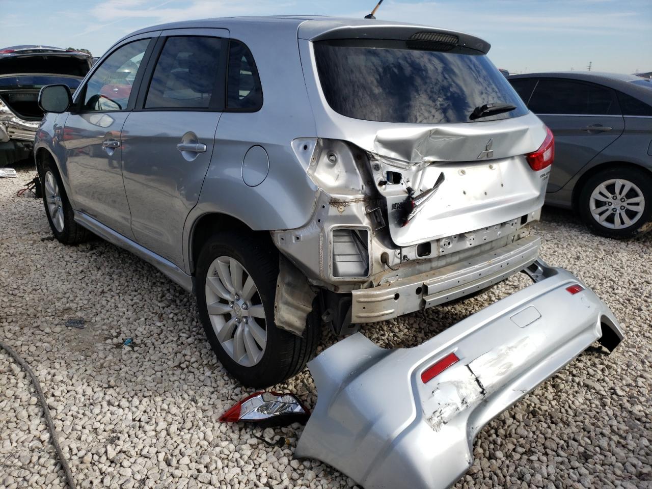 Photo 3 from auction – 2011 MITSUBISHI OUTLANDER with VIN JA4AP4AU1BZ022896