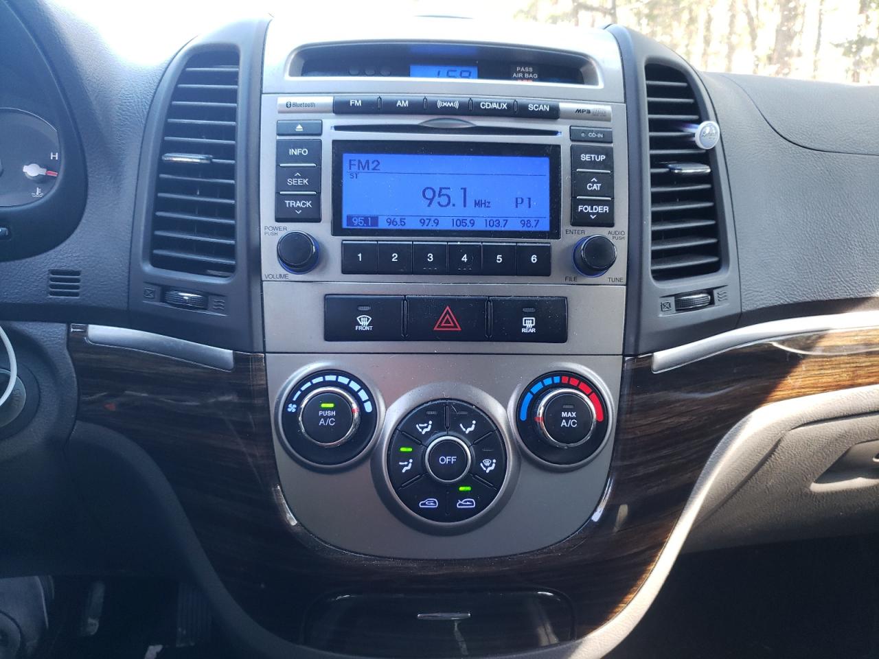 Photo 9 from auction – 2010 HYUNDAI SANTA FE G with VIN 5NMSGDAB8AH404614