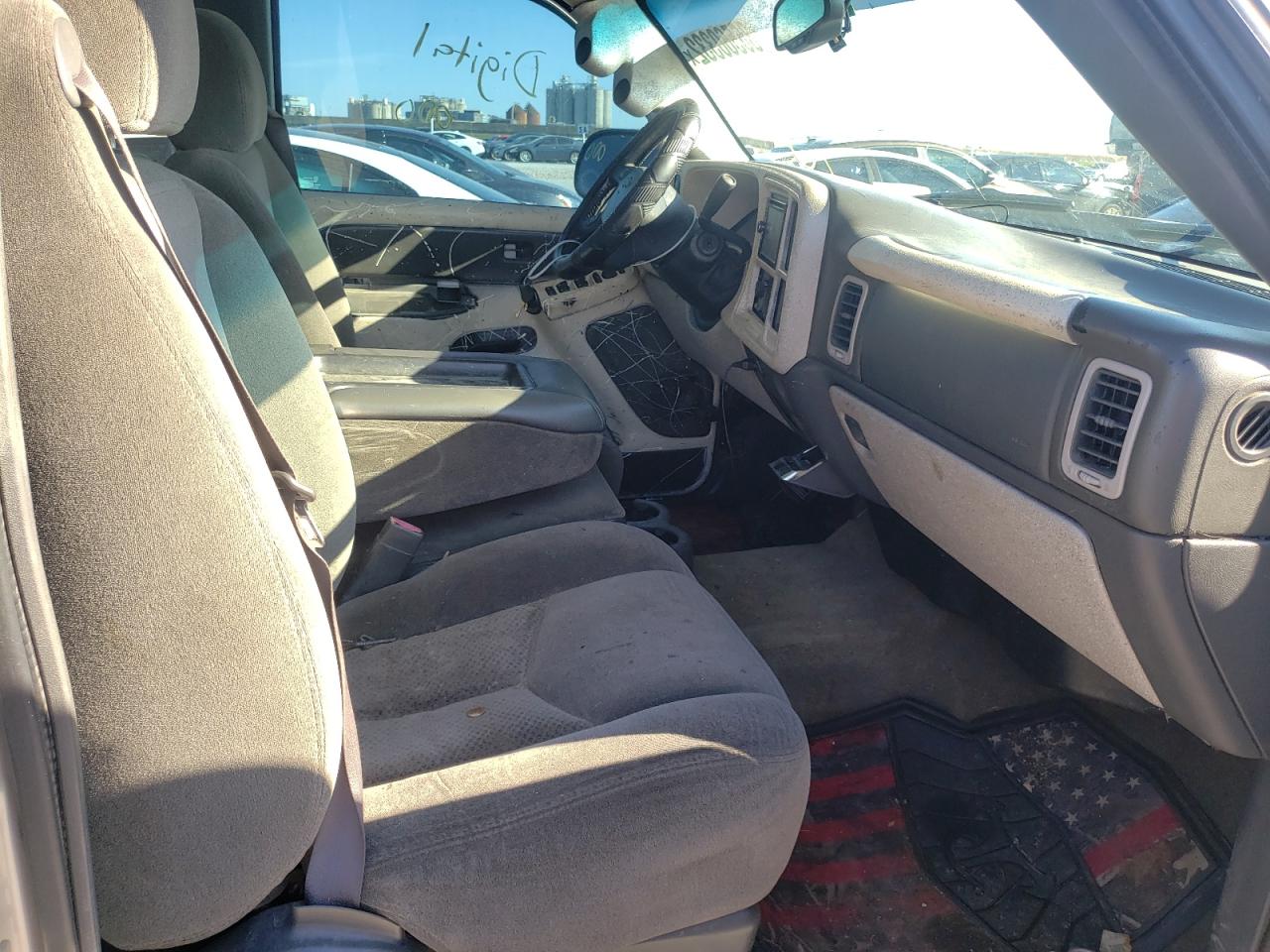 Photo 5 from auction – 2005 CHEVROLET SILVERADO with VIN 1GCHK23205F857798