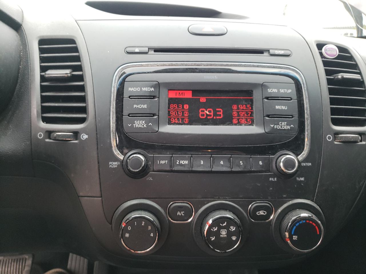 Photo 9 from auction – 2017 KIA FORTE LX with VIN 3KPFK4A76HE149023