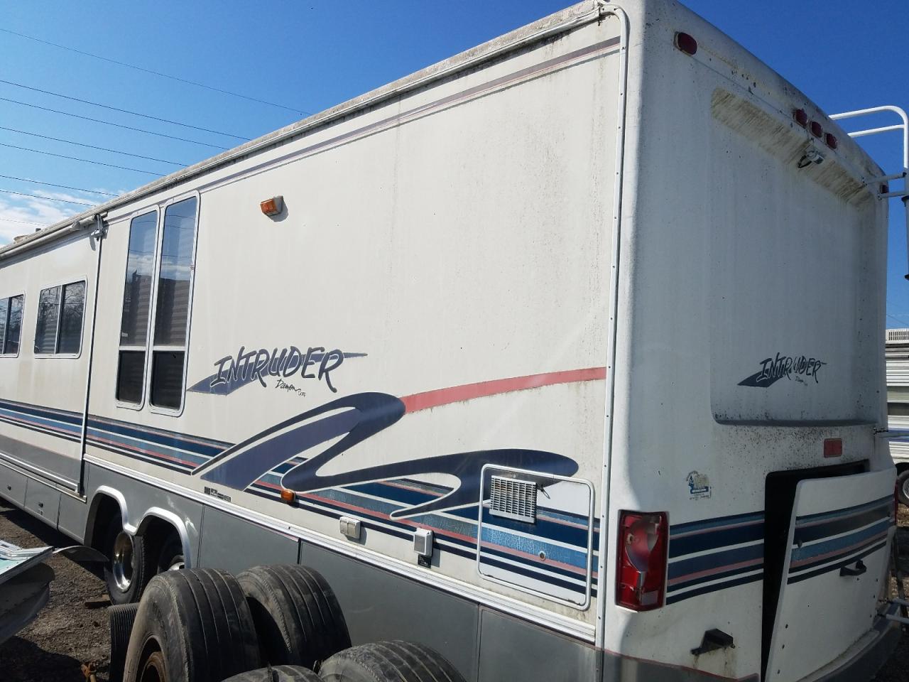 Photo 3 from auction – 1997 FORD F350 with VIN 3FCMF53G0VJA27050