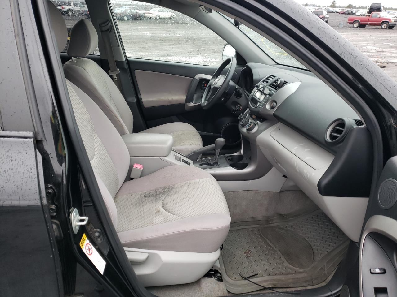 Photo 5 from auction – 2007 TOYOTA RAV4 with VIN JTMBD33V676045800