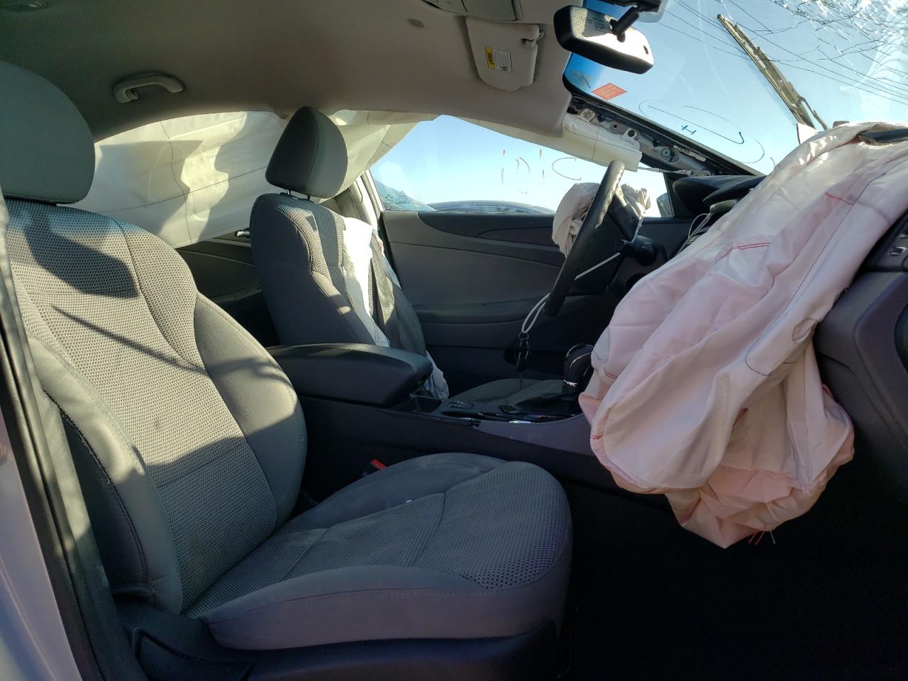 Photo 5 from auction – 2014 HYUNDAI SONATA GLS with VIN 5NPEB4AC7EH870614