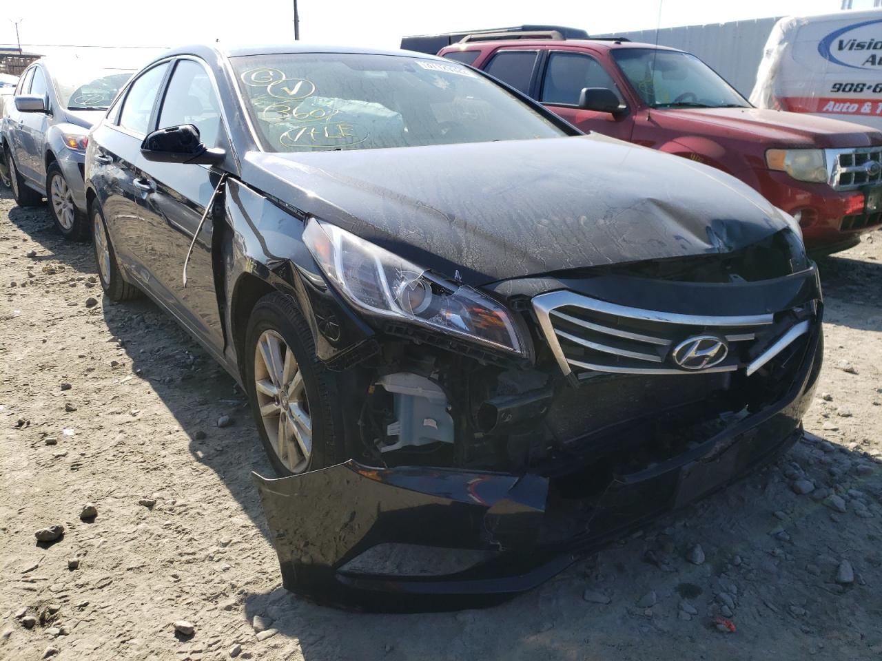 HYUNDAI SONATA SE 2015 with VIN 5NPE24AF4FH132037 - Photo from auction